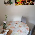 Daire Keskustan Kaksio Parvekkeella, Ilmastoitu. Savonlinna
