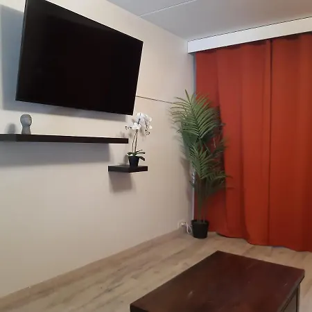 Keskustan Kaksio Parvekkeella, Ilmastoitu. *