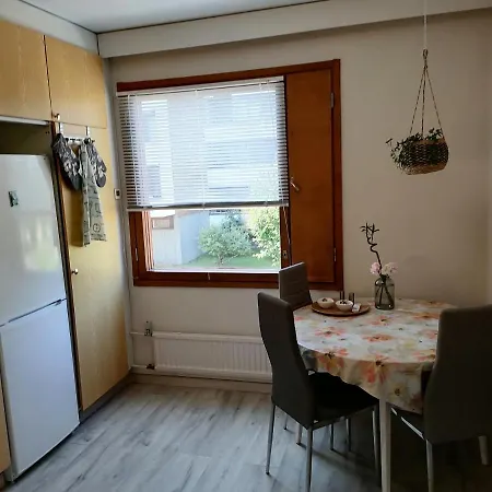 Keskustan Kaksio Parvekkeella, Ilmastoitu. *